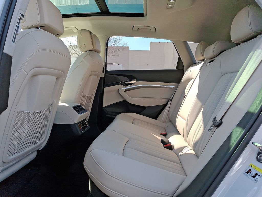 Used 2024 Audi Q8 e-tron Premium Plus image 10