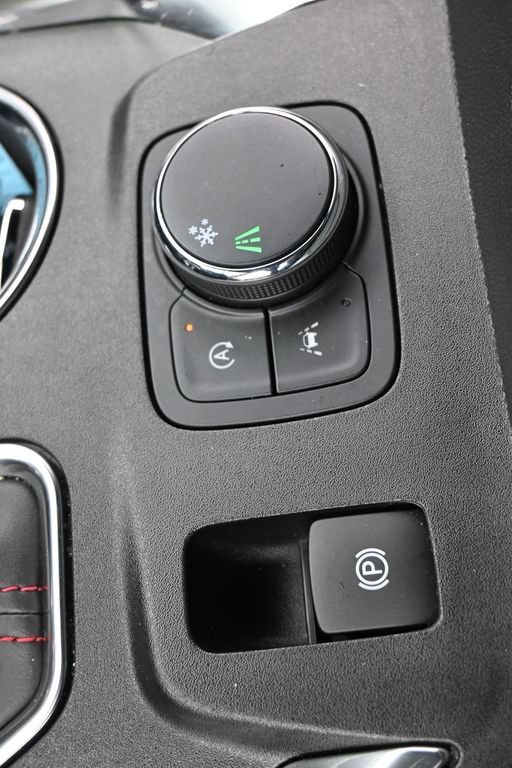 Used 2023 Chevrolet Traverse RS FWD image 37