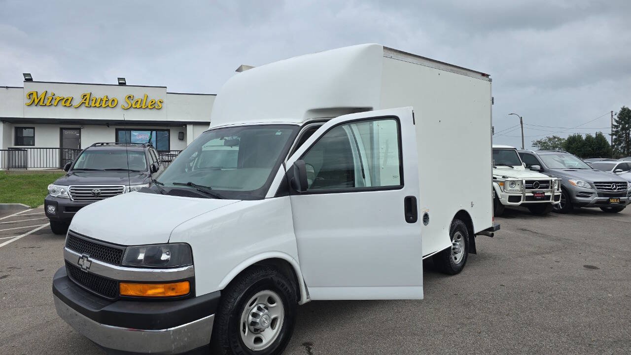 Used 2017 Chevrolet Express 3500 w/ Chrome Appearance Package RWD image 51