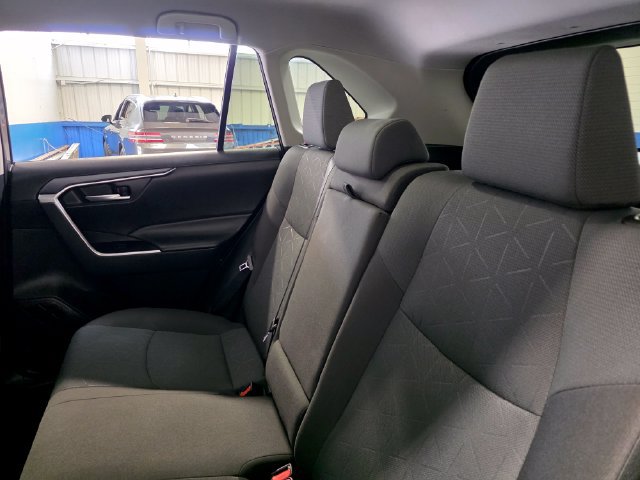 Used 2025 Toyota RAV4 XLE AWD/4WD image 19