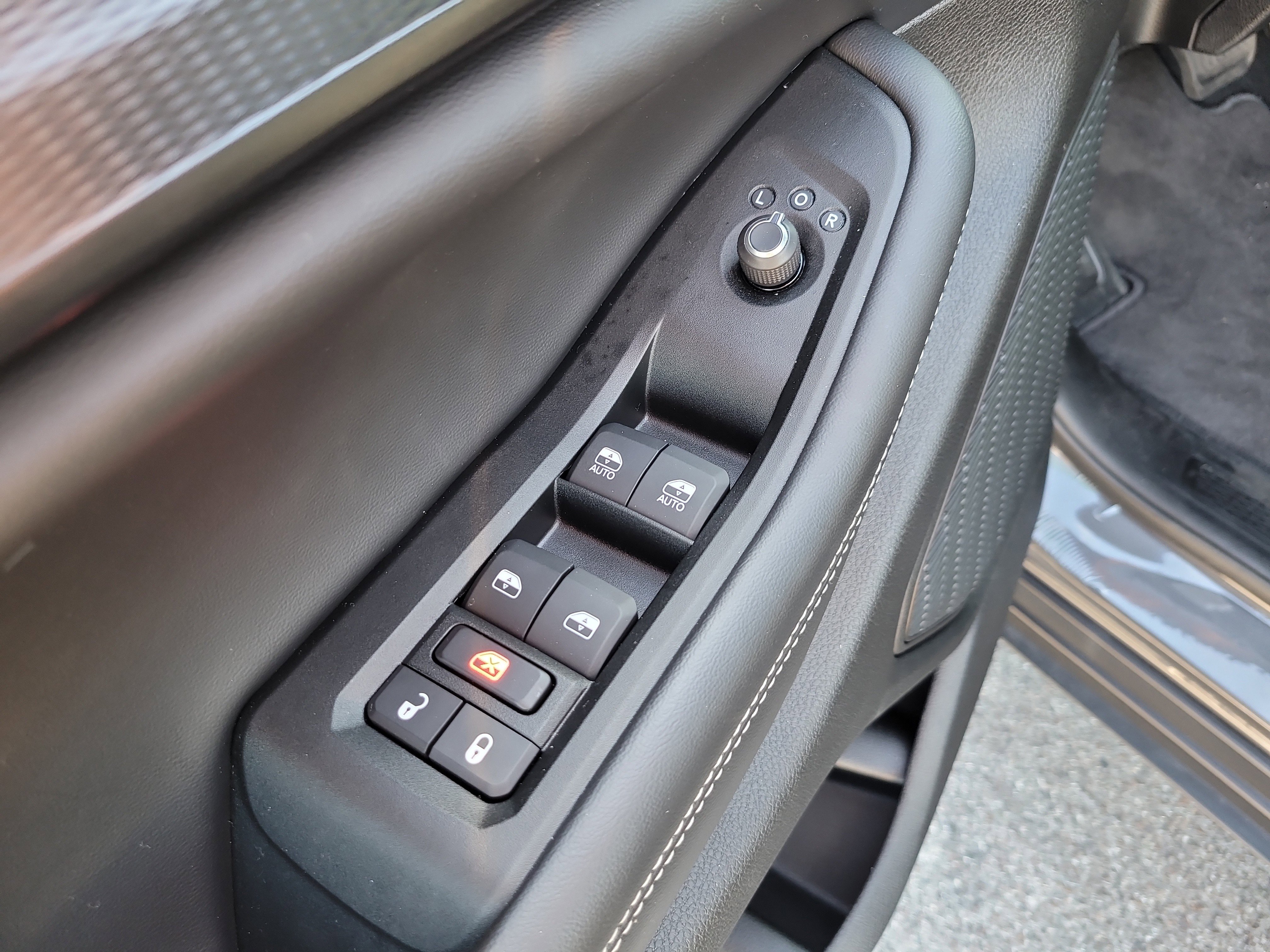 Used 2025 Jeep Grand Cherokee L Laredo image 17