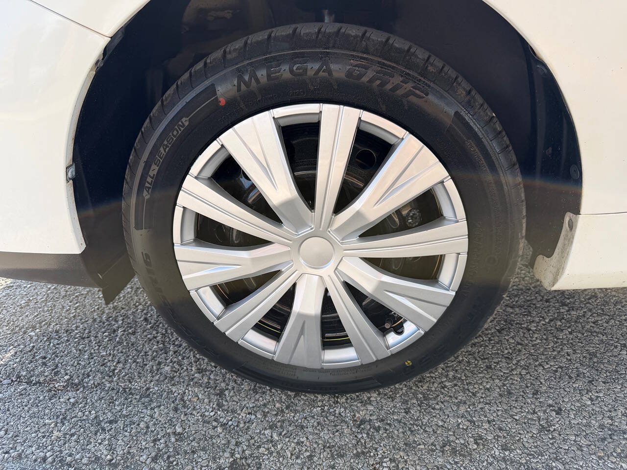 Used 2012 Toyota Corolla LE FWD image 27