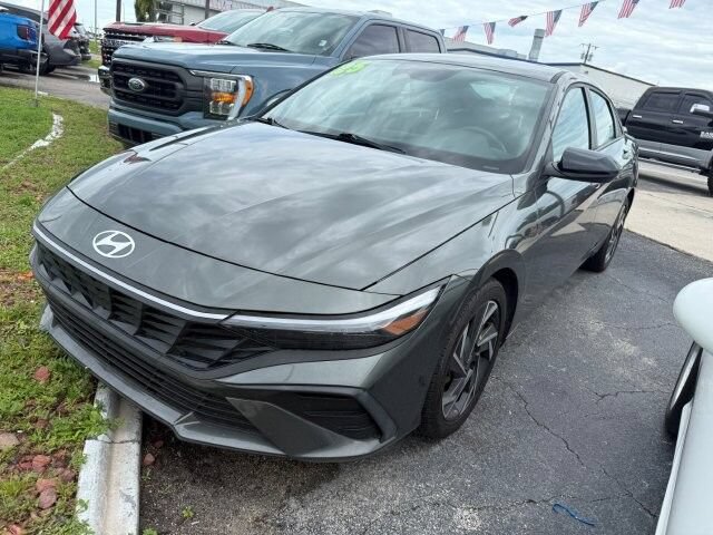 Used 2025 Hyundai Elantra Sport FWD image 3