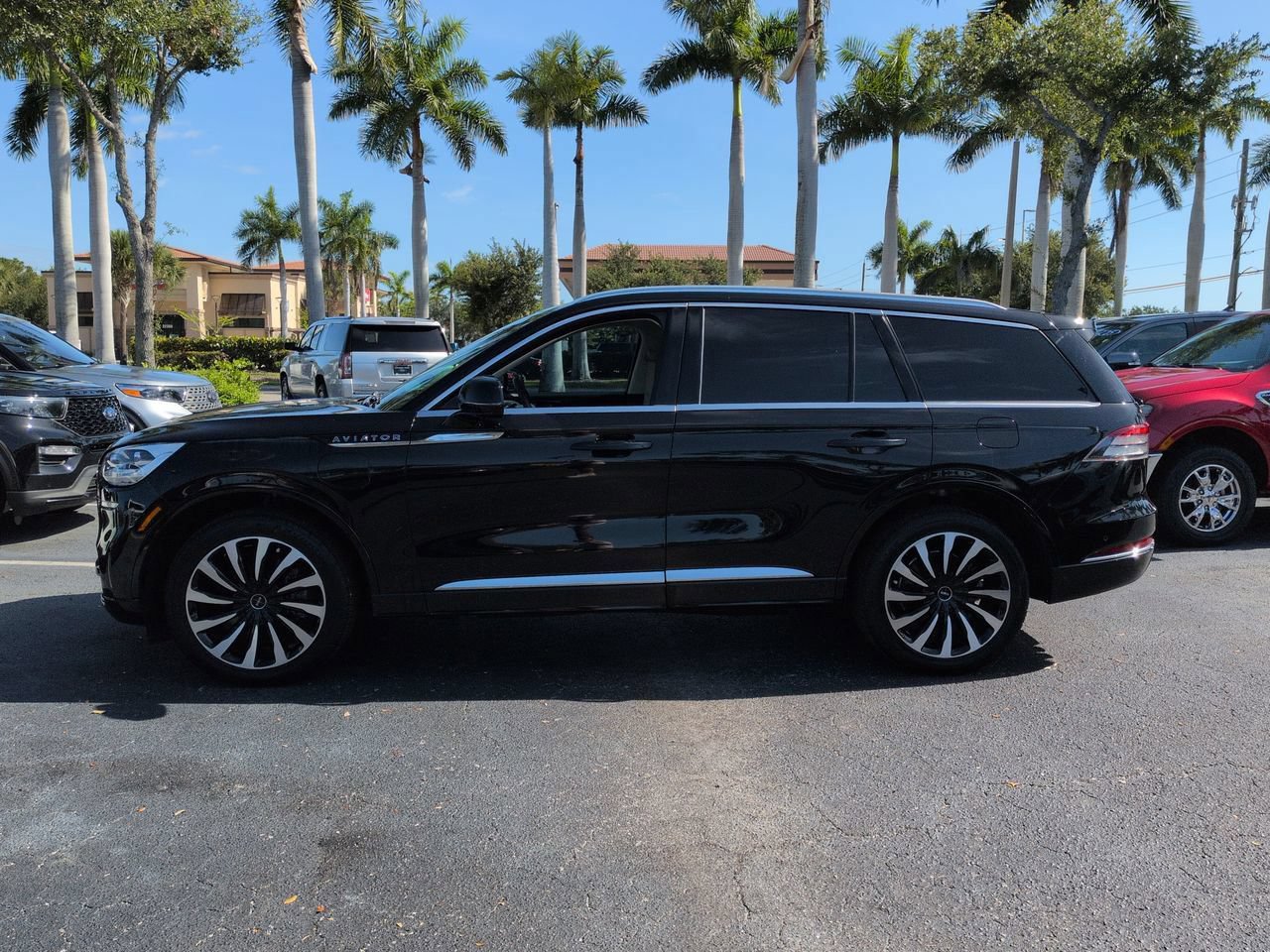 Used 2023 Lincoln Aviator Black Label Grand Touring w/ Class IV Trailer Tow Package AWD/4WD image 7
