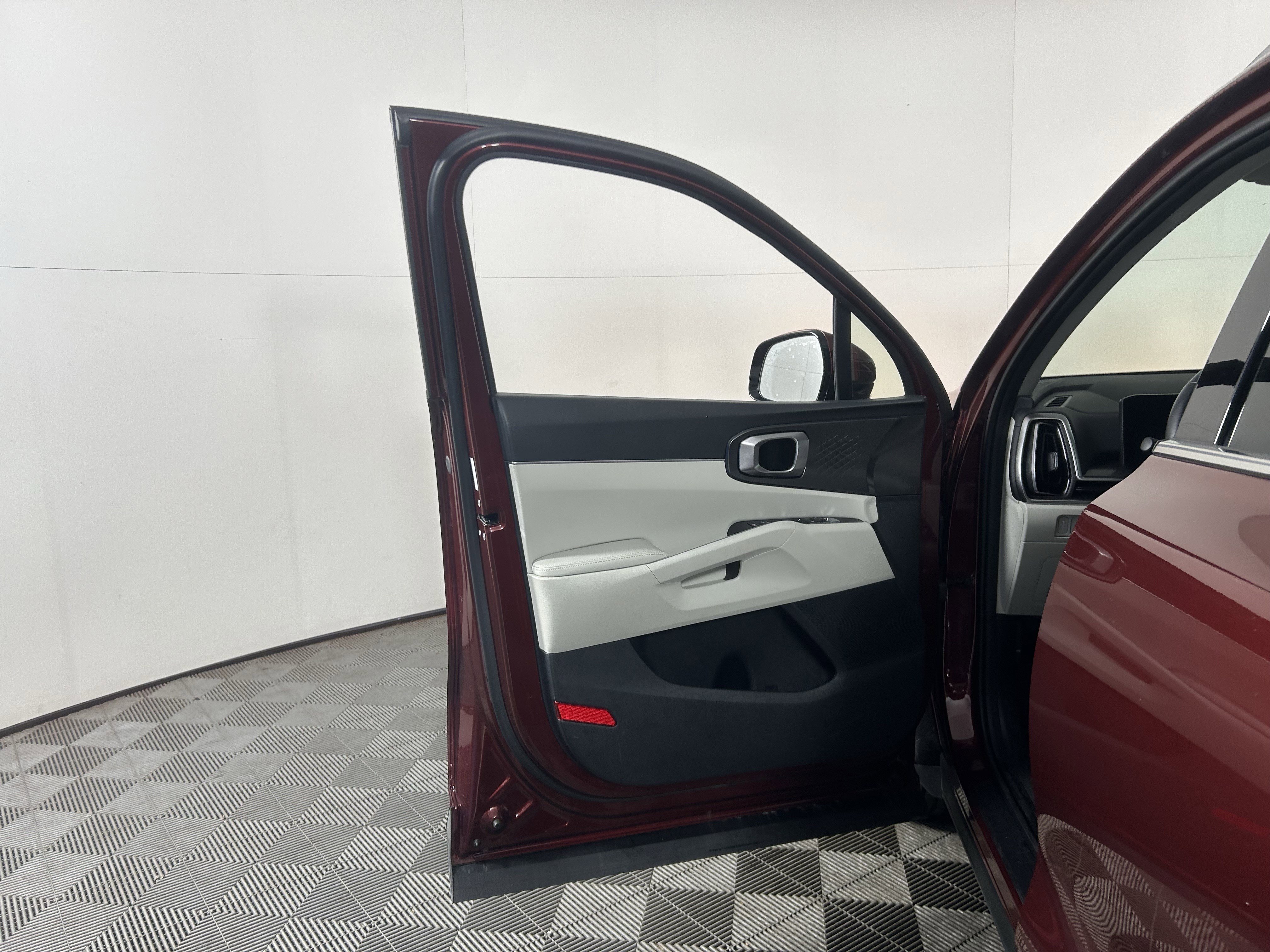 Used 2025 Kia Sorento S w/ Panoramic Sunroof Package image 27