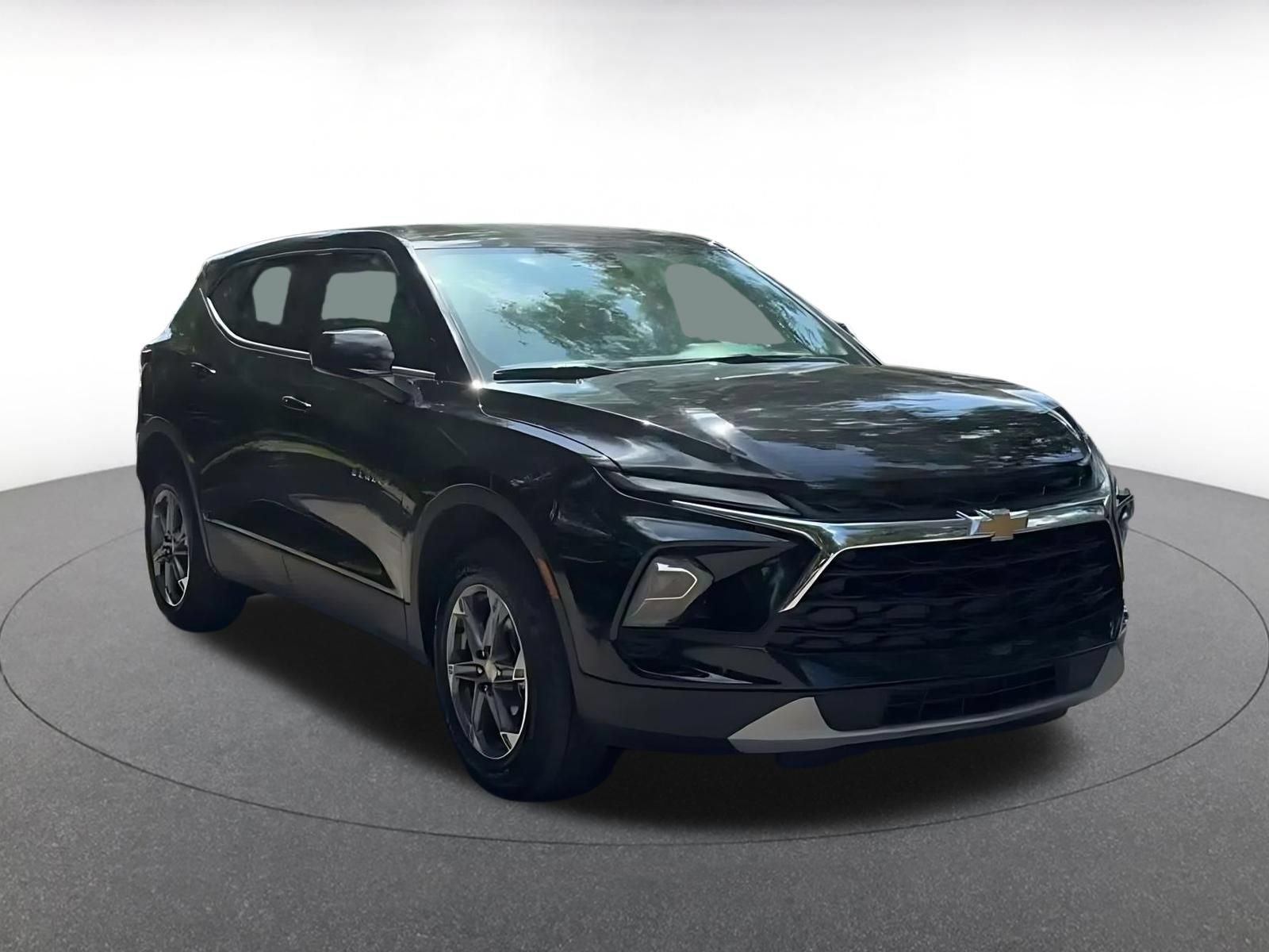 Used 2025 Chevrolet Blazer LT FWD image 3