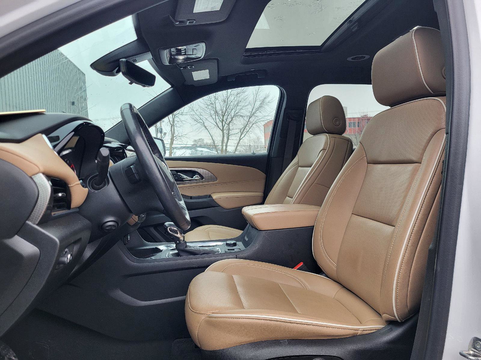 Used 2023 Chevrolet Traverse Premier image 9