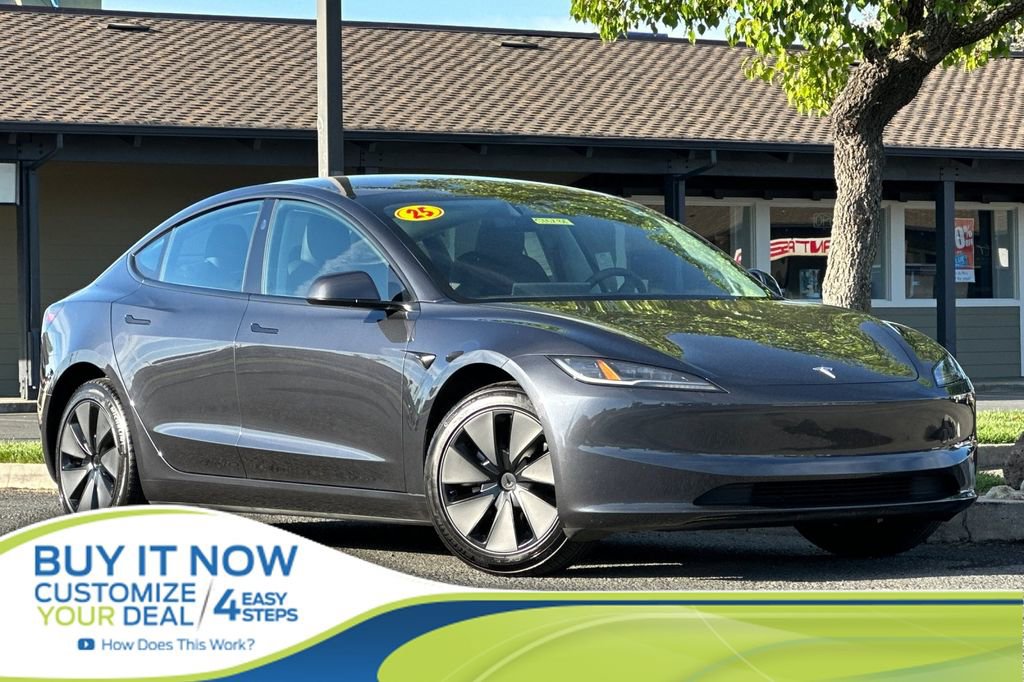 Used 2025 Tesla Model 3 image 1