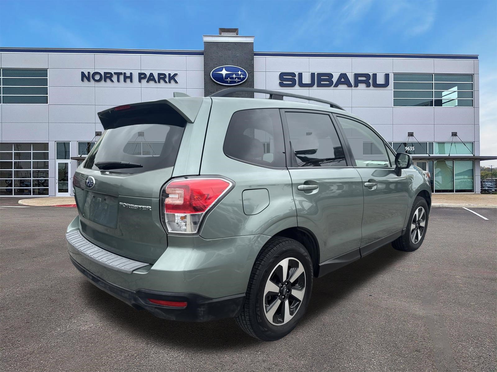 Used 2018 Subaru Forester 2.5i Premium w/ All-Weather Package AWD/4WD image 3