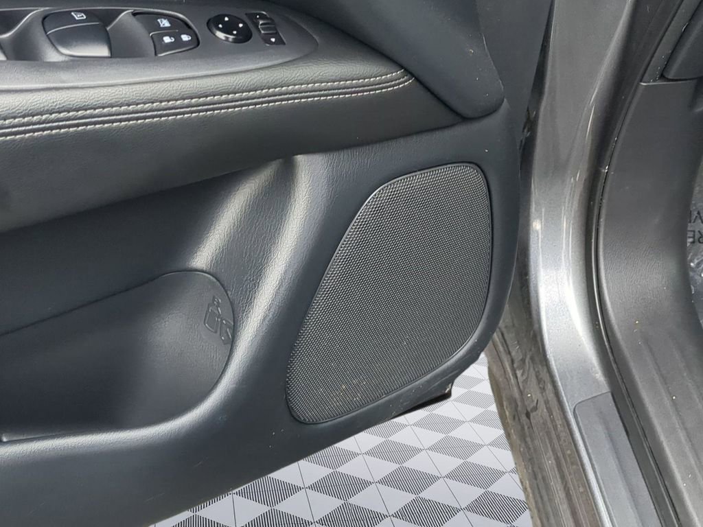 Used 2020 Nissan Pathfinder S image 12