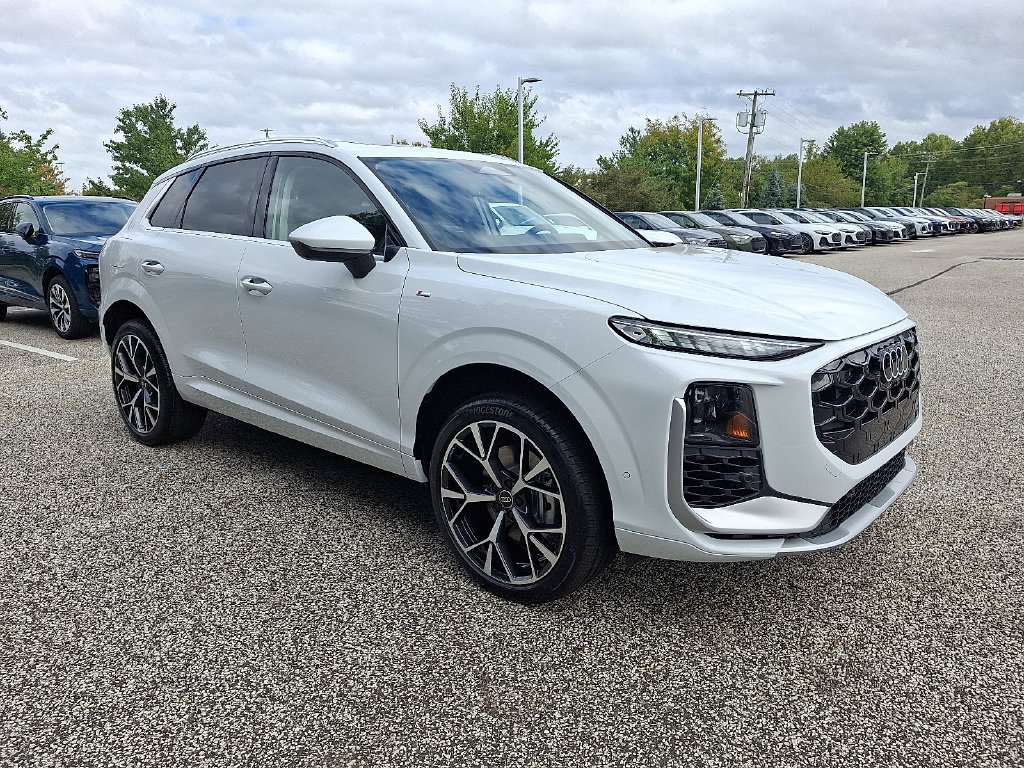 New 2026 Audi Q3 quattro 2.0T AWD/4WD image 2