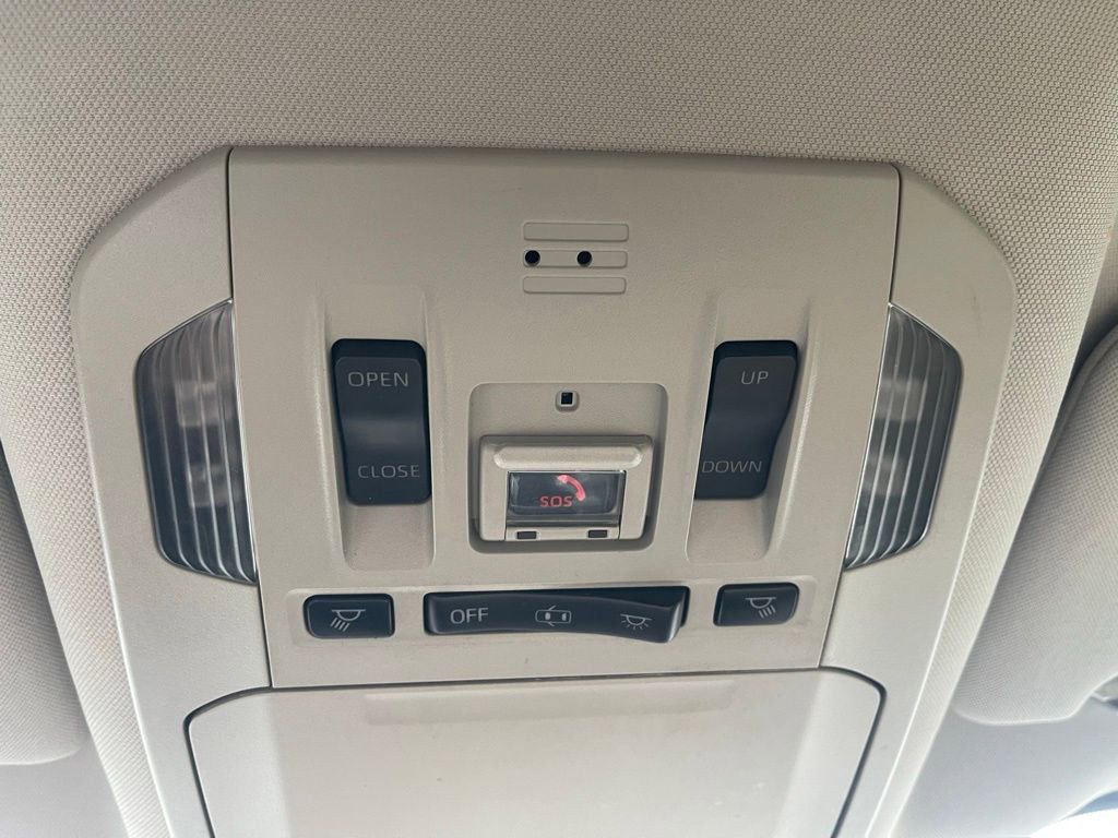 Used 2020 Toyota Highlander XLE image 37