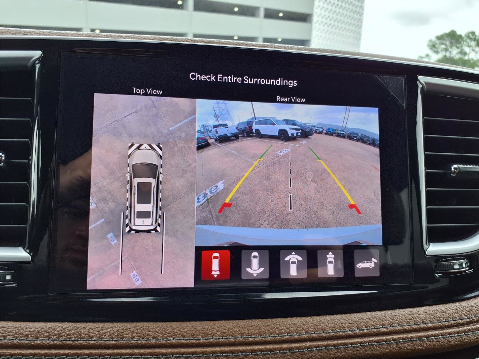 Used 2021 Chrysler Pacifica Limited w/ Uconnect Theater Family Group FWD image 7