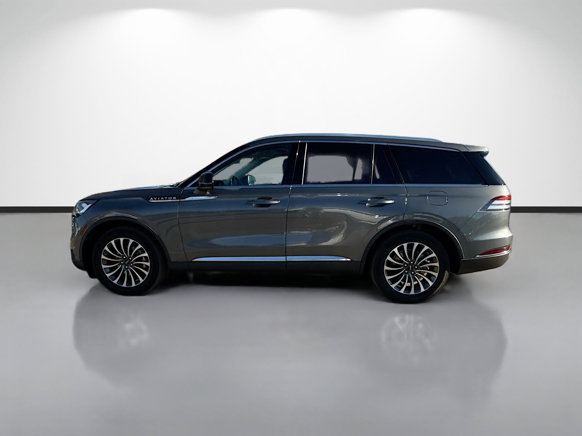 Used 2023 Lincoln Aviator Reserve image 2