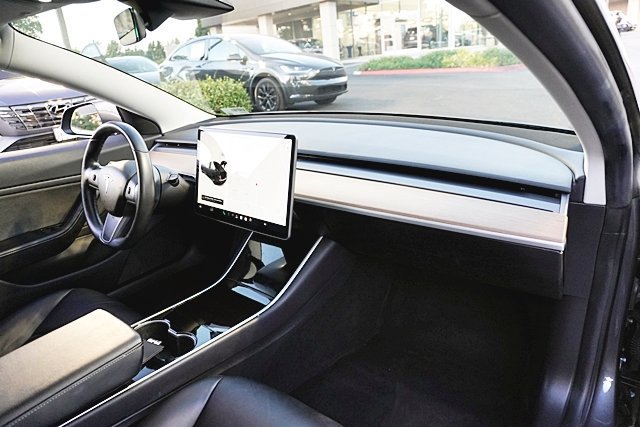 Used 2019 Tesla Model 3 Mid Range RWD image 16