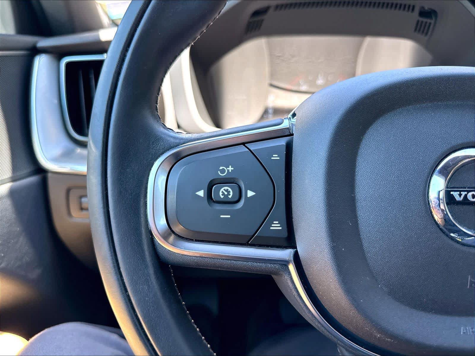 Used 2019 Volvo XC60 T5 Momentum w/ Advanced Package AWD/4WD image 21