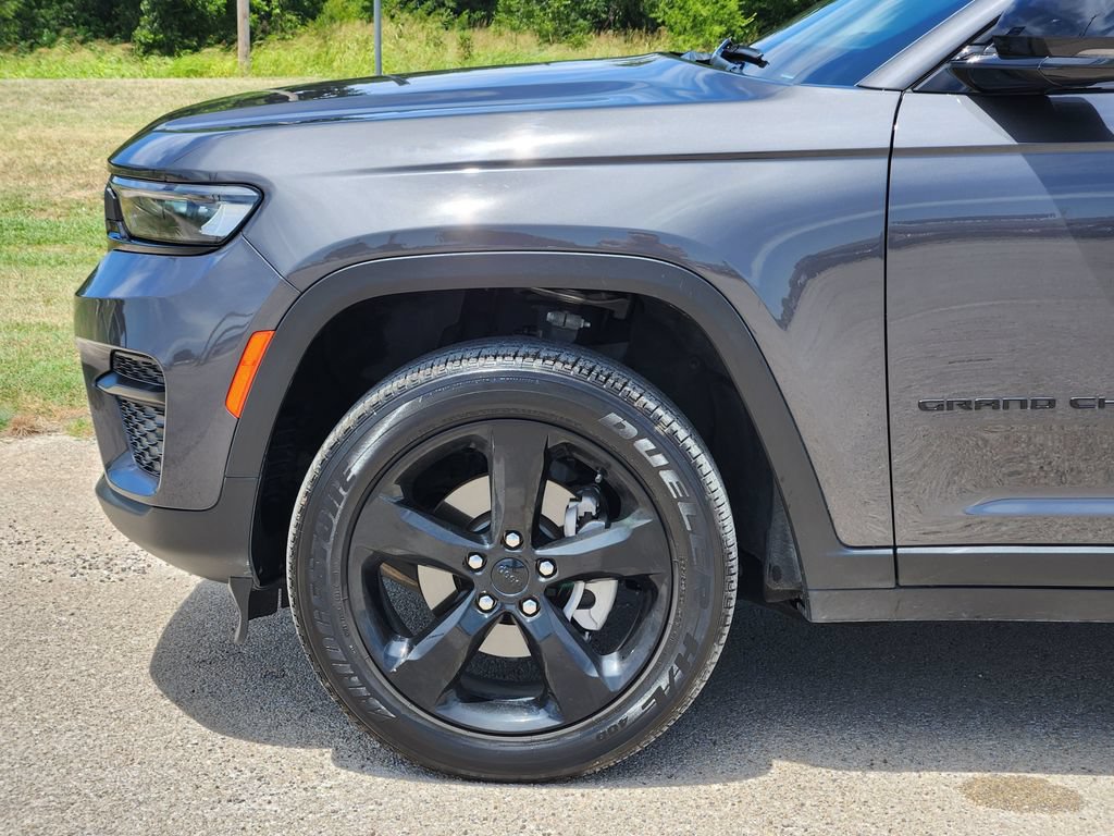 Used 2023 Jeep Grand Cherokee Altitude RWD image 8