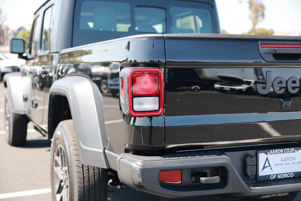 New 2026 Jeep Gladiator Sport AWD/4WD image 10