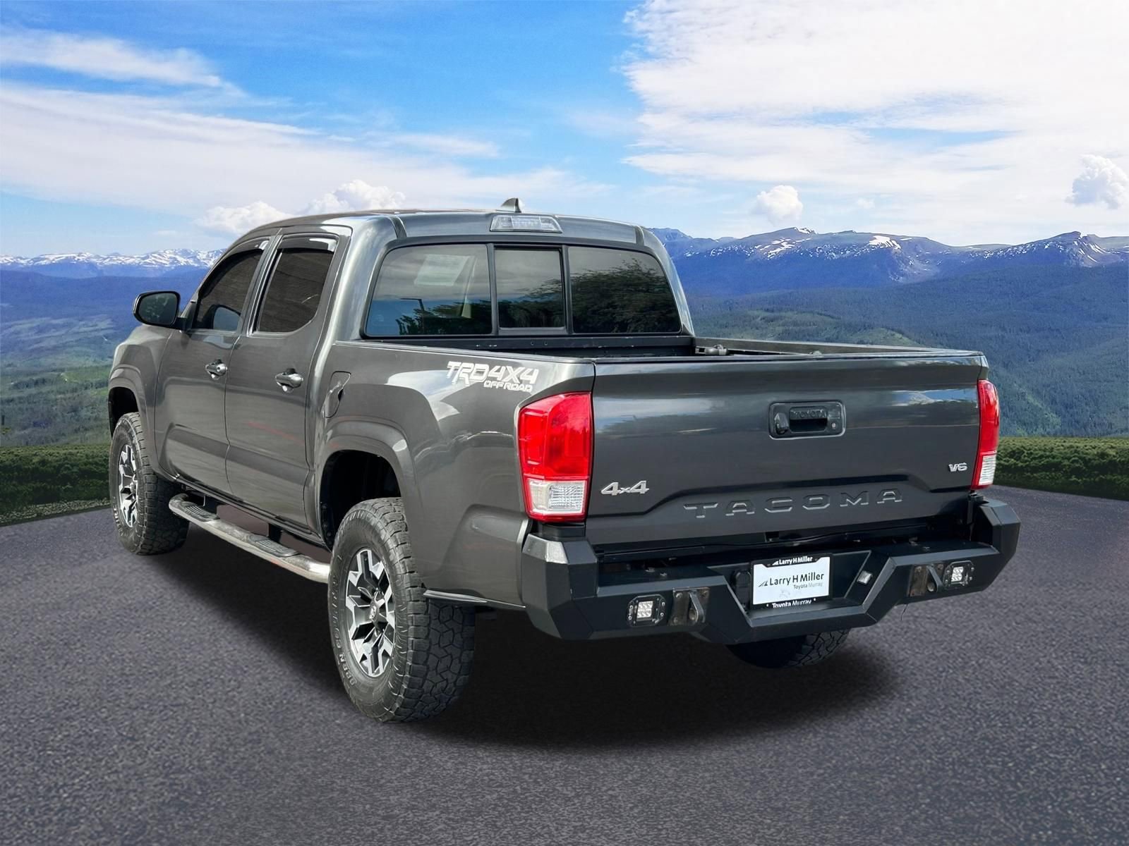 Used 2017 Toyota Tacoma SR w/ Tow Package AWD/4WD image 3