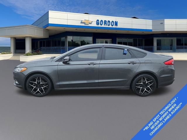 Used 2017 Ford Fusion SE image 2