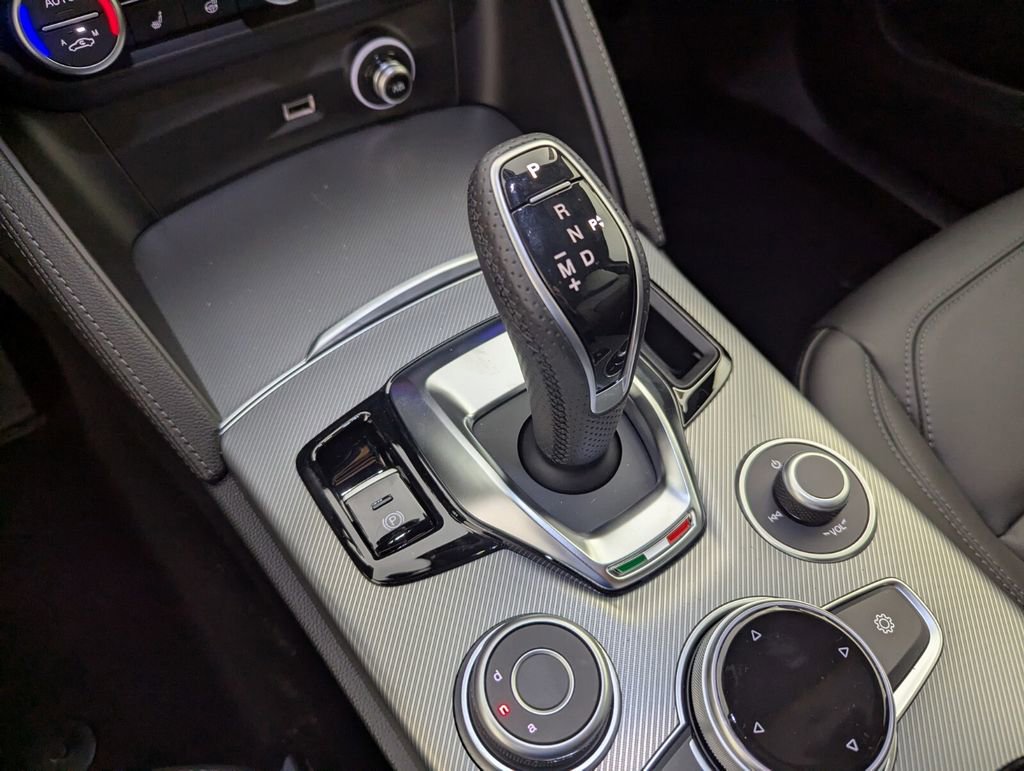 New 2025 Alfa Romeo Stelvio Sprint w/ Convenience Package image 22