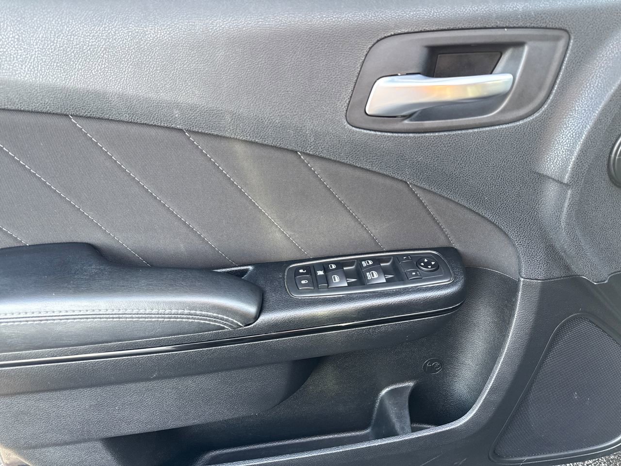 Used 2020 Dodge Charger SXT w/ Blacktop Package image 16