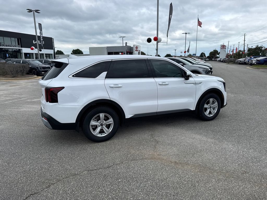New 2025 Kia Sorento LX image 3