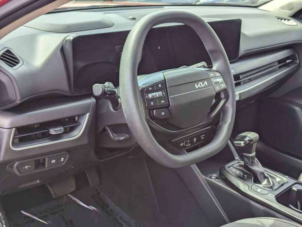 Used 2025 Kia K4 LXS image 14