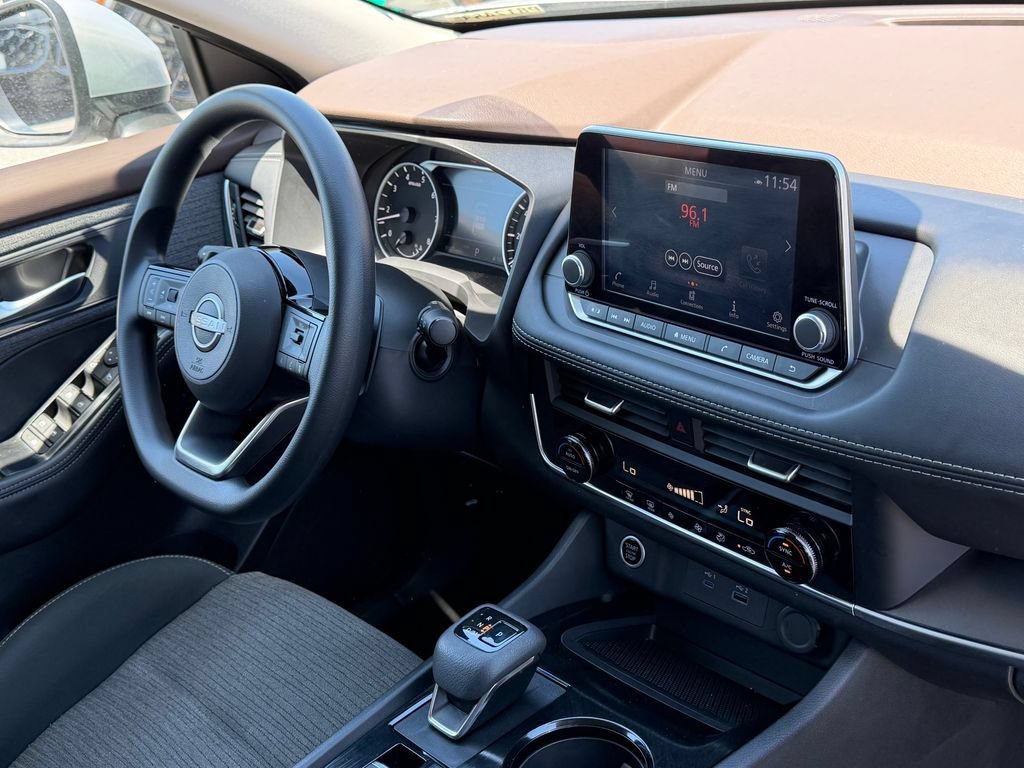 Used 2023 Nissan Rogue SV AWD/4WD image 14