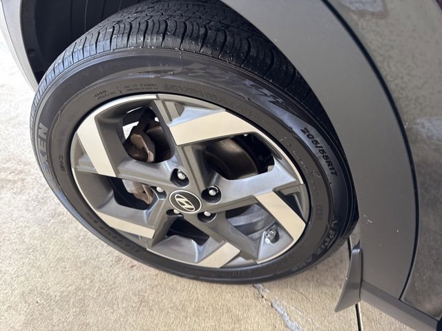 Used 2023 Hyundai Venue SEL image 11