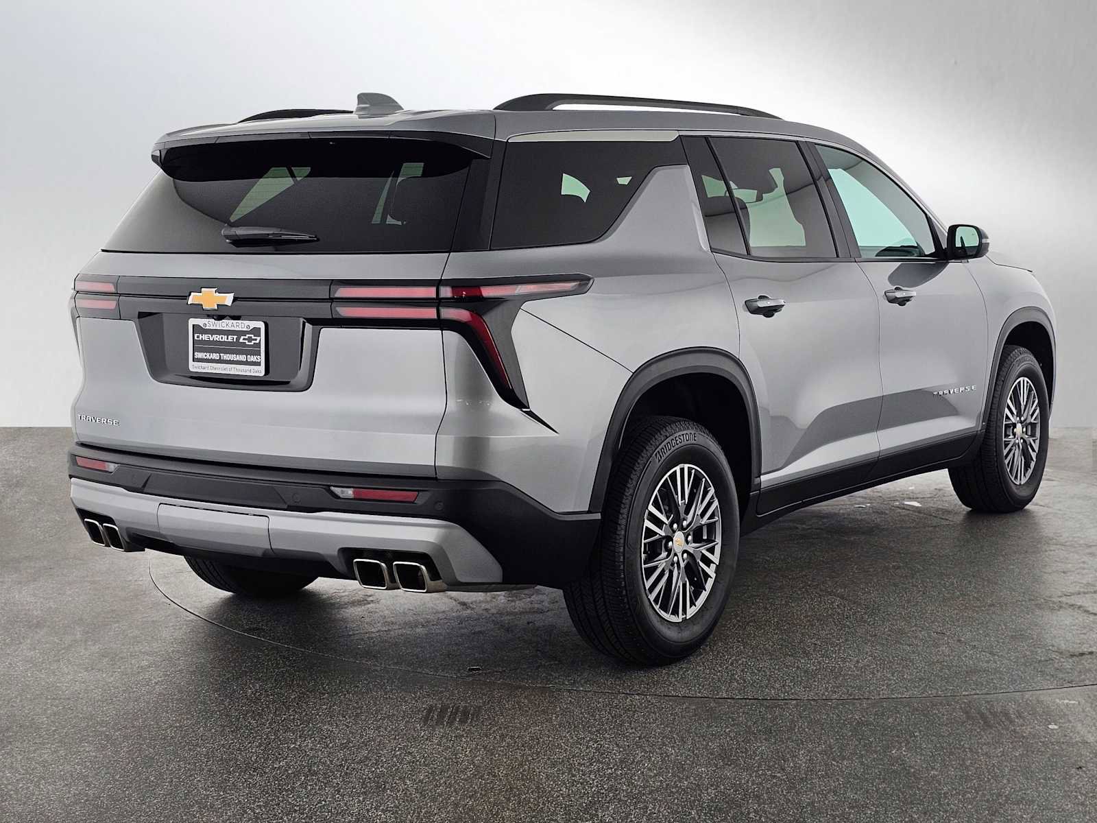 Used 2026 Chevrolet Traverse LT FWD image 3