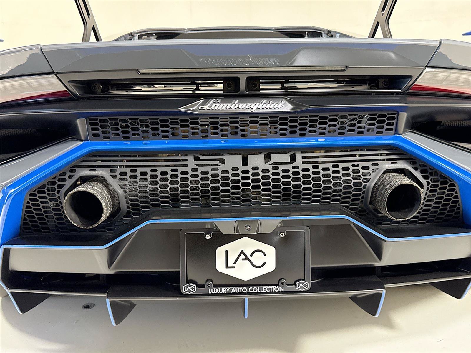 Used 2023 Lamborghini Huracan STO RWD image 30