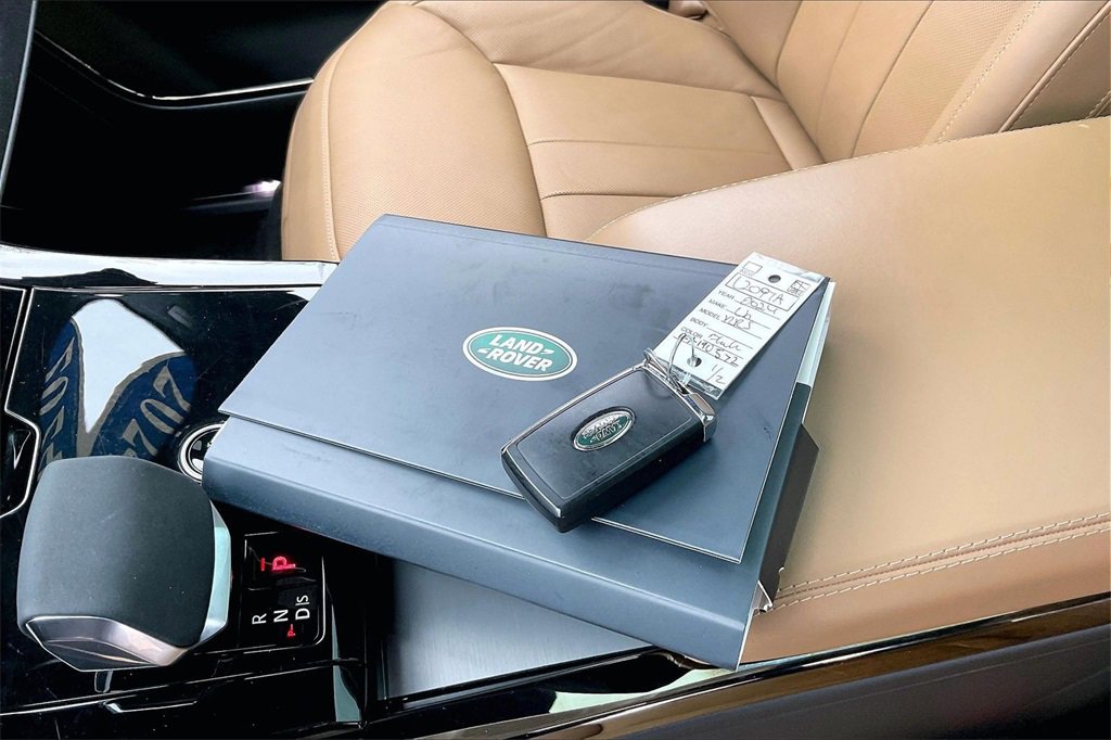 Used 2024 Land Rover Range Rover Sport SE image 35