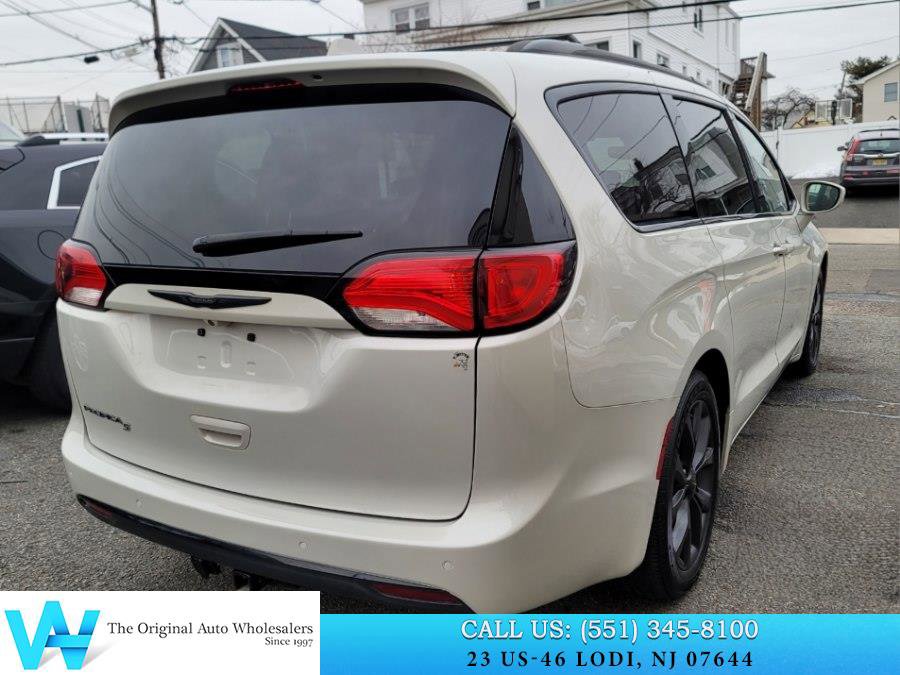 Used 2019 Chrysler Pacifica Touring-L w/ S Appearance Package image 6