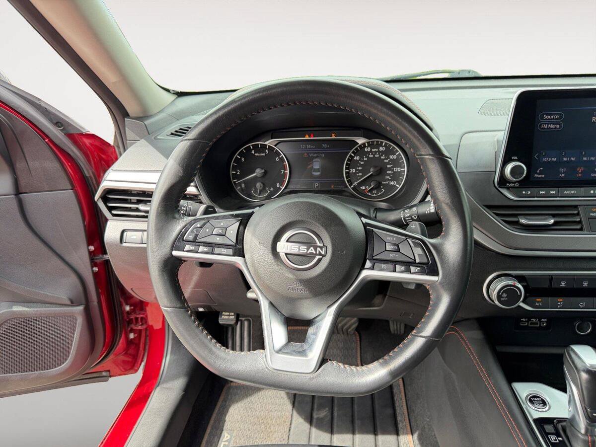 Used 2023 Nissan Altima 2.5 SR FWD image 12