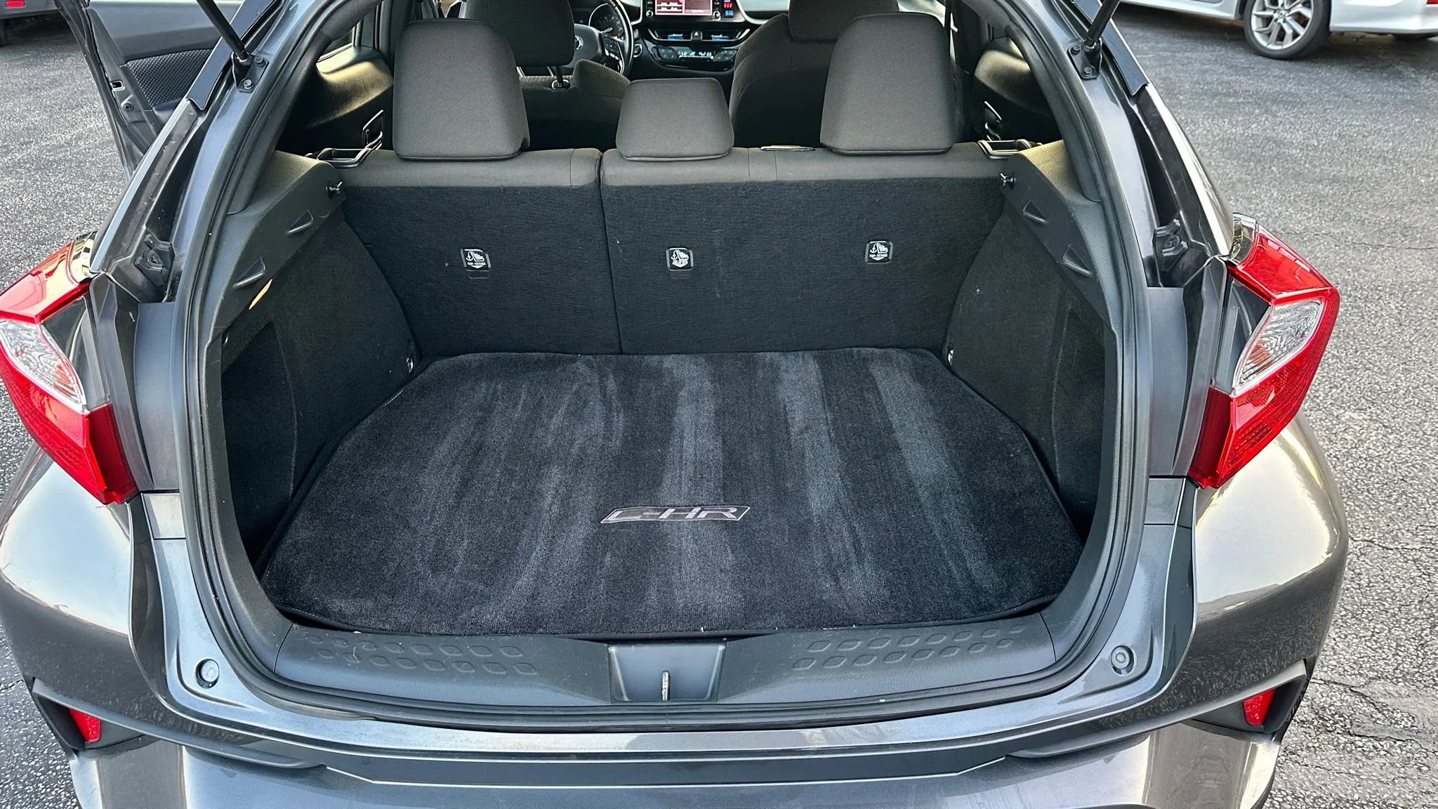 Used 2019 Toyota C-HR XLE image 19