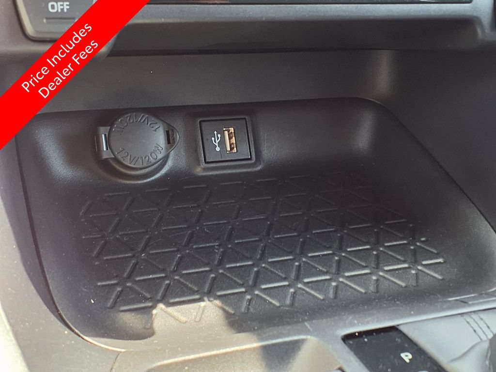 Used 2025 Toyota RAV4 XLE FWD image 27