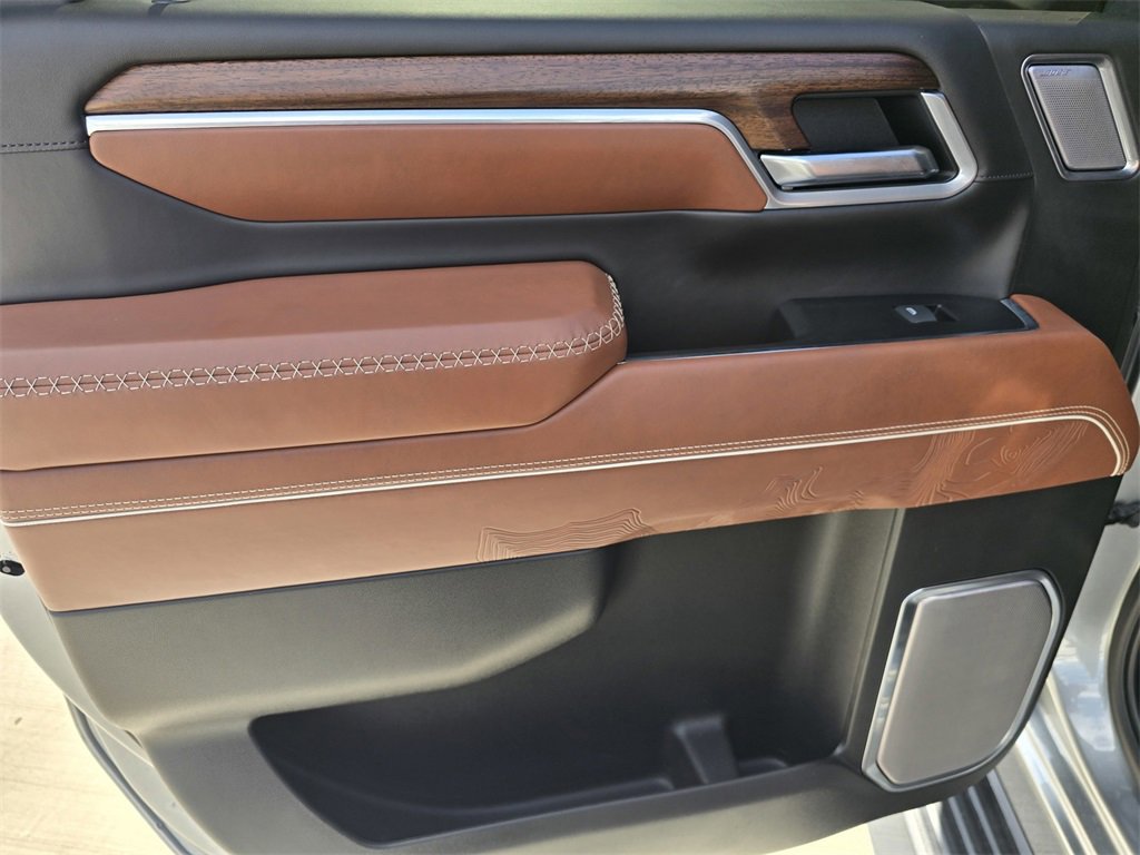 Used 2025 GMC Sierra 2500 Denali Ultimate image 13