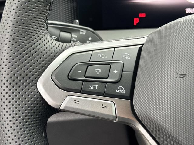 New 2026 Volkswagen Tiguan SE R-Line FWD image 8