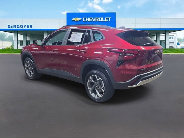 Used 2025 Chevrolet Trax LT FWD image 9