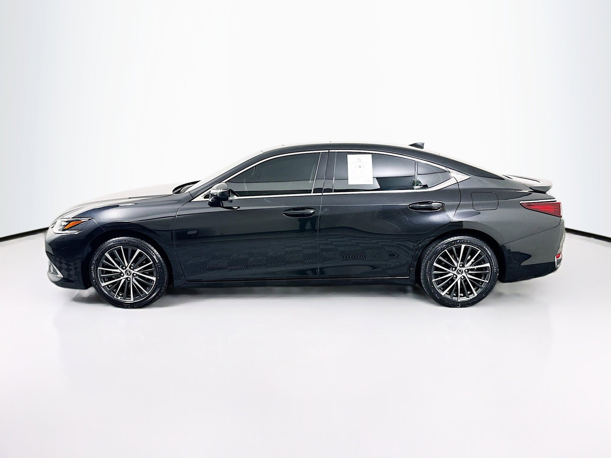 Used 2025 Lexus ES 300h w/ Premium Package image 4