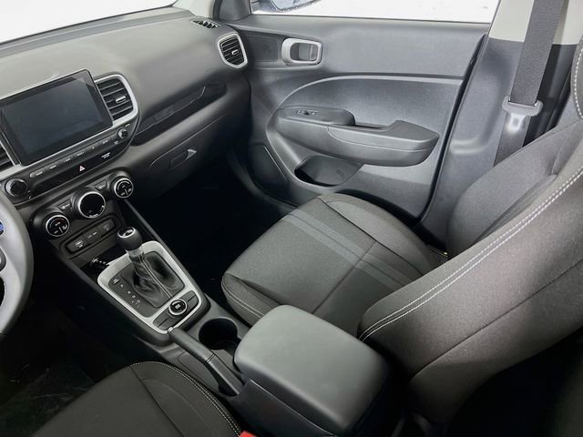 Certified 2025 Hyundai Venue SEL image 22