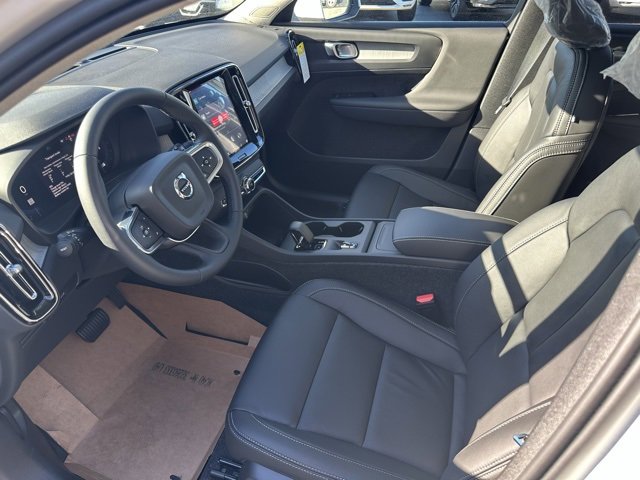New 2025 Volvo XC40 B5 Core w/ Protection Package Premier image 2