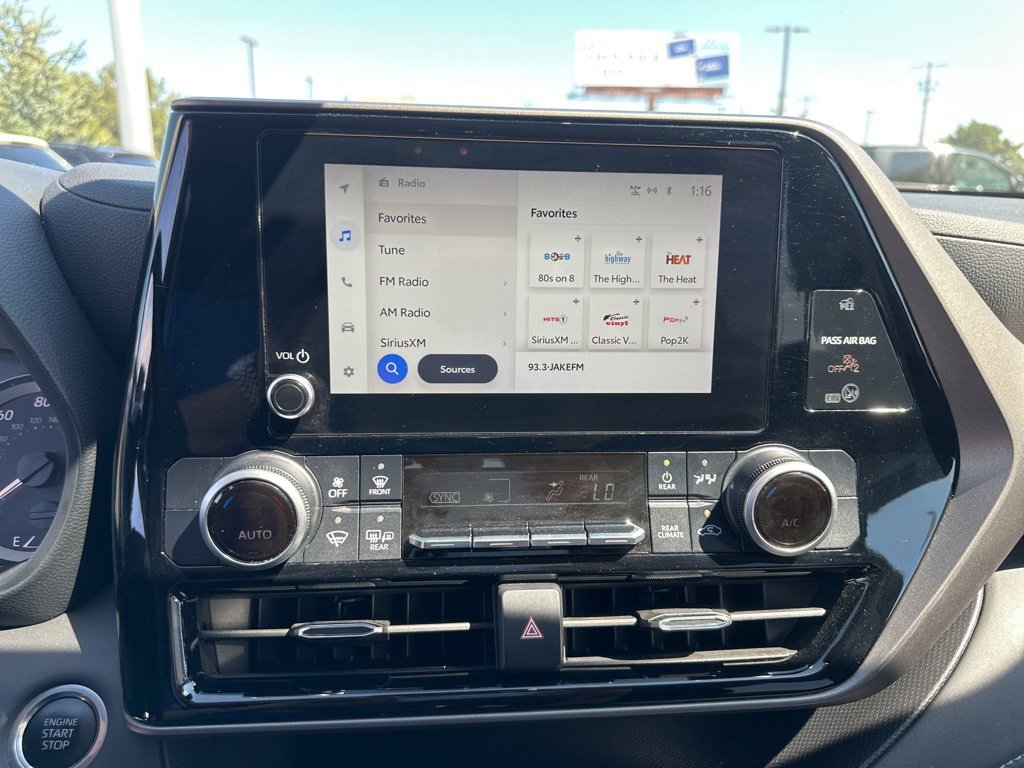 Used 2024 Toyota Highlander LE image 25