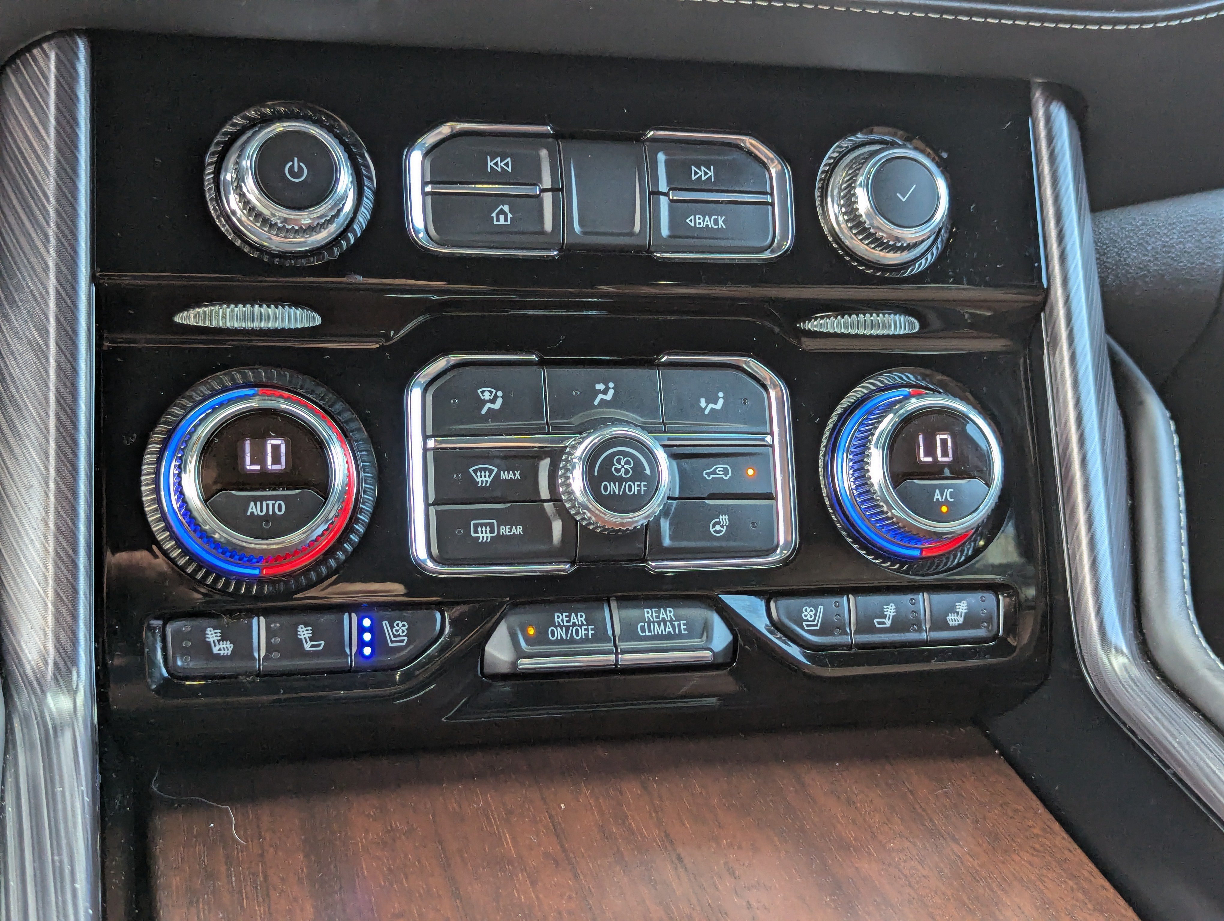 Certified 2023 GMC Yukon Denali Ultimate w/ LPO, Floor Liner Package AWD/4WD image 30