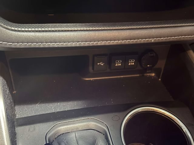 Used 2020 Toyota Highlander LE AWD/4WD image 35