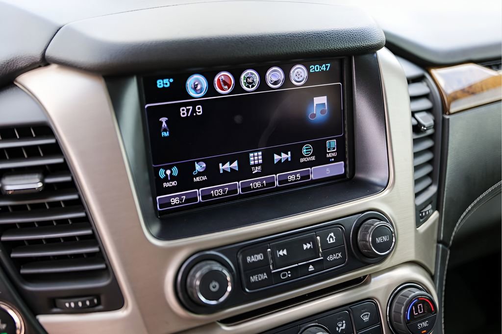 Used 2017 GMC Yukon Denali w/ Open Road Package AWD/4WD image 19