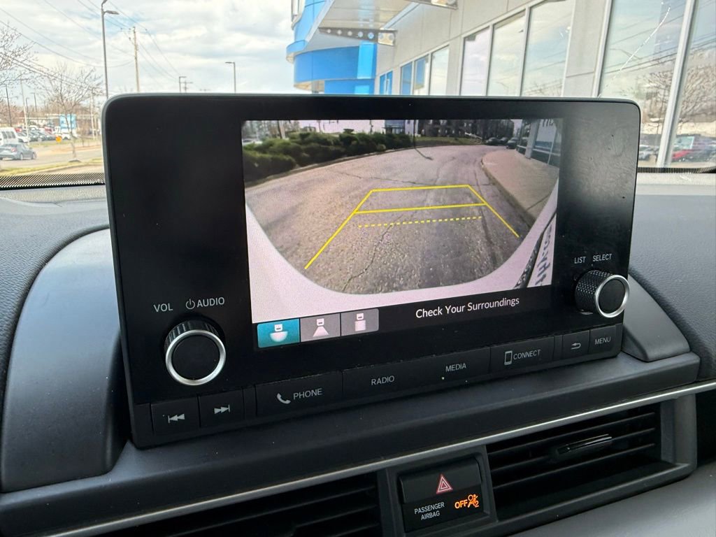Used 2023 Honda Pilot LX image 5