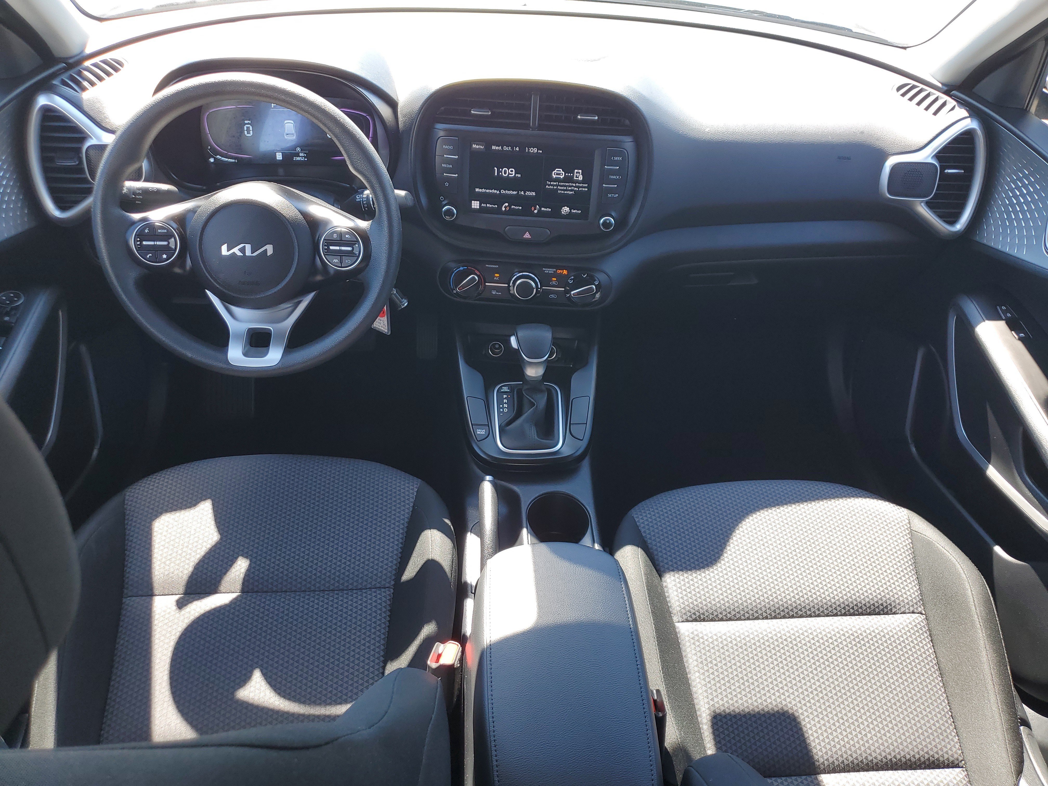Used 2025 Kia Soul LX w/ LX Technology Package FWD image 15