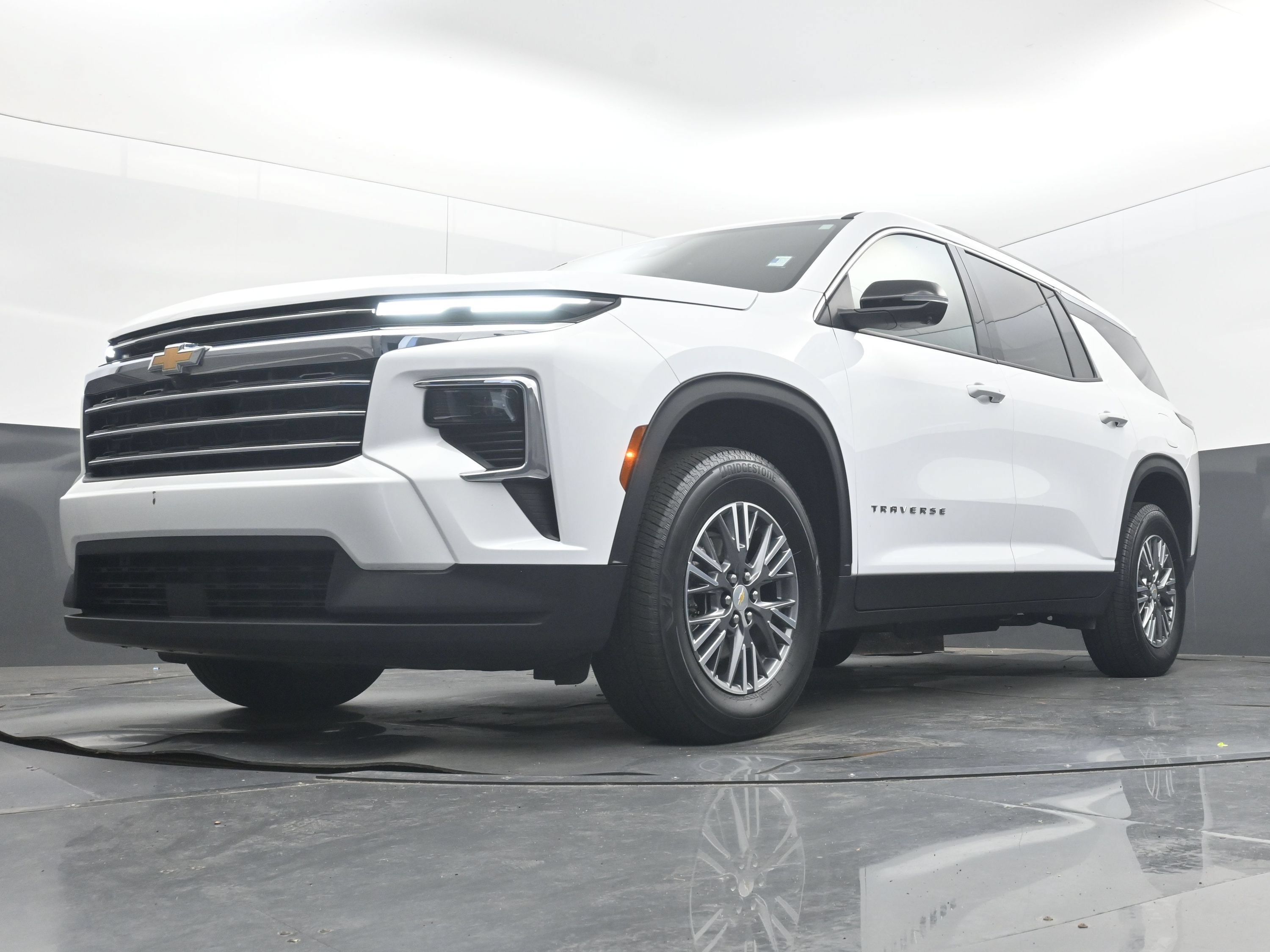 Used 2026 Chevrolet Traverse LT w/ Driver Confidence Package FWD image 25